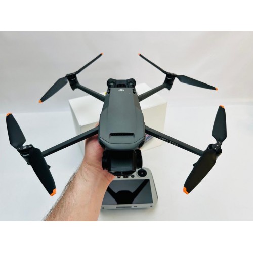 Квадрокоптер DJI Mavic 3 Pro в Комсомольске-на-Амуре с пультом DJI RC